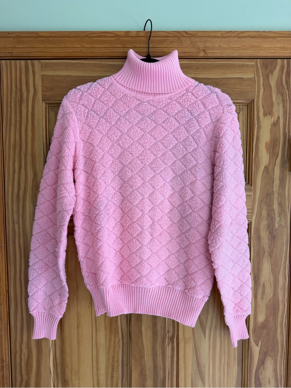 Women’s Pink Diamond-Textured Turtleneck Sweater